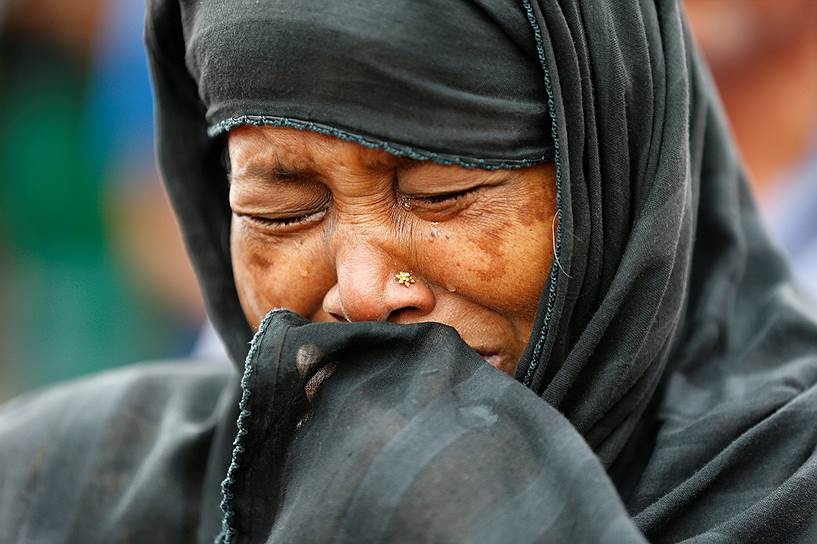 Дакка, Бангладеш. Родственница погибшего в результате обрушения здания в Саваре в 2013 году на годовщине трагедии