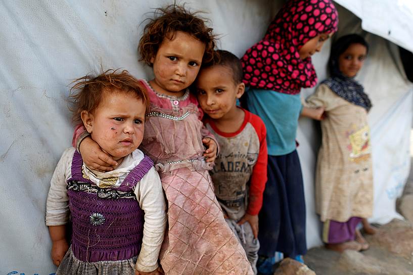 Сана, Йемен. Дети в лагере для беженцев, потерявших жилье во время войны