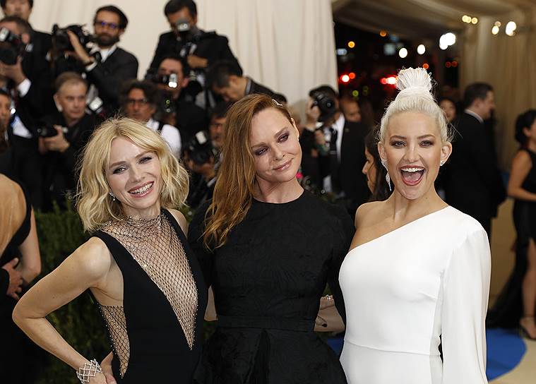 Слева направо: актриса Наоми Уоттс, дизайнер Стелла Маккартни и актриса Кейт Хадсон