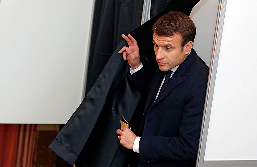 7 мая. Лидер движения «Вперед!» 39-летний Эмманюэль Макрон побеждает во втором туре президентских выборов во Франции и становится восьмым президентом Пятой республики