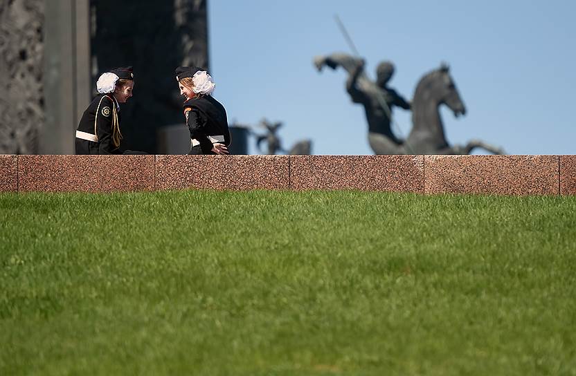 Парад кадетов на поклонной горе 6 мая