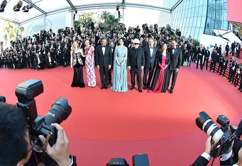 Члены жюри на церемонии открытия кинофестиваля