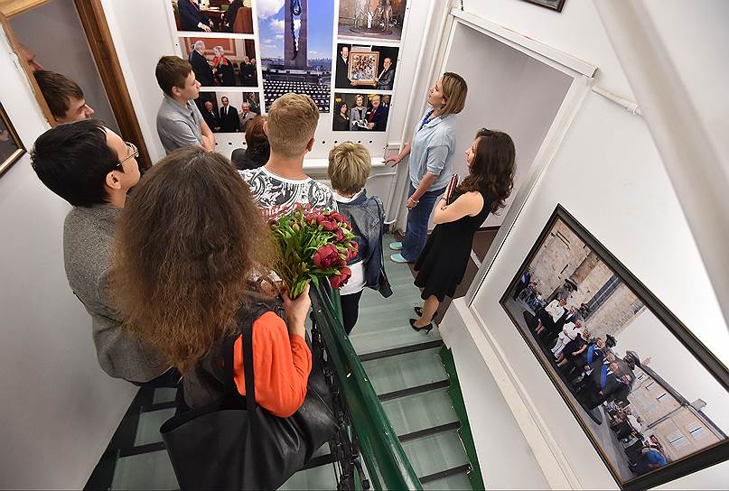 Посетители в Московском музее современного искусства (ММОМА)