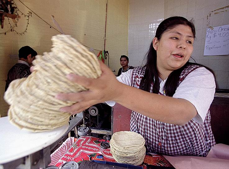 Дешевая кукуруза из США не сделала дешевле мексиканские лепешки-тортильи. Наоборот, они стали дороже из-за монополизации рынка кукурузной муки
