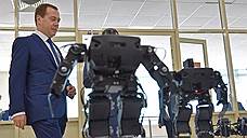 Дмитрию Медведеву показали роботов