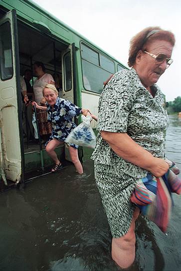 24 июля 2001 года в результате урагана и сильной грозы в Москве погибли шесть человек, более 50 получили травмы. Ущерб составил более 1 млрд руб. В районе ВВЦ были затоплены дороги. Станции метро «Бибирево» и «Алтуфьево» из-за затопления закрыли