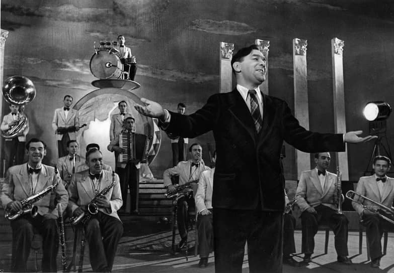 В 1934 году на экраны выходит первая музыкальная комедия «Веселые ребята» Григория Александрова. Появившийся в ней Леонид Утесов и оркестр «Теа-джаз» («Театральный джаз») еще несколько десятилетий будут символизировать «советский джаз» для большинства слушателей