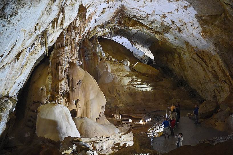 Село Мраморное, Россия. Пещера в районе горы Чатыр-Даг