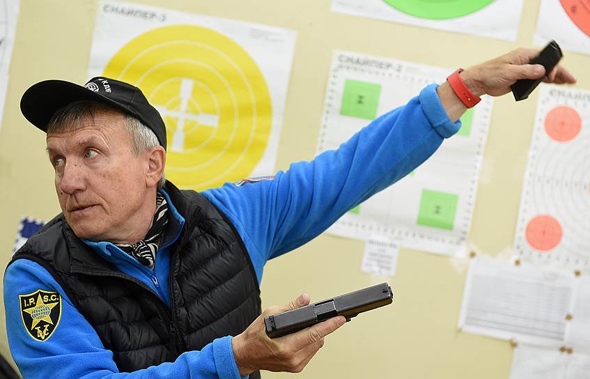 Для переводчика Бориса Пащенко практическая стрельба стала образом жизни