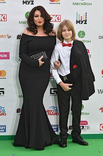 Певица Ирина Дубцова с сыном Артемом