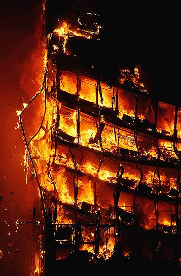 12 февраля 2005 года в Мадриде в результате пожара произошло обрушение 22-этажного офисного здания «Виндзор» высотой 206 м. Здание находилось на ремонте, поэтому жертв удалось избежать. Причиной возгорания стало короткое замыкание на 21-м этаже