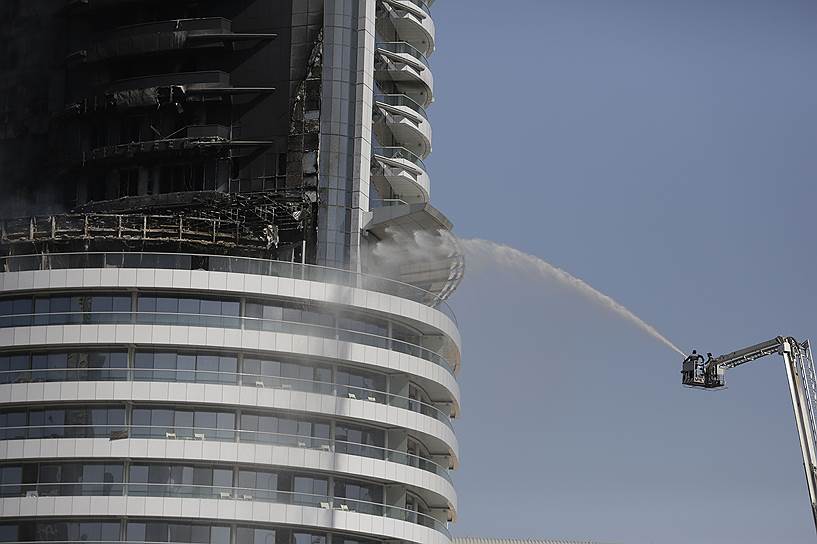 31 декабря 2015 года за несколько часов до наступления Нового года в Дубае загорелся 64-этажный отель Address Downtown высотой 300 м. Местные СМИ писали, что пожар начался в зимнем саду на 20-м этаже и затем охватил 40 этажей. Пострадали как минимум 60 человек, один мужчина погиб