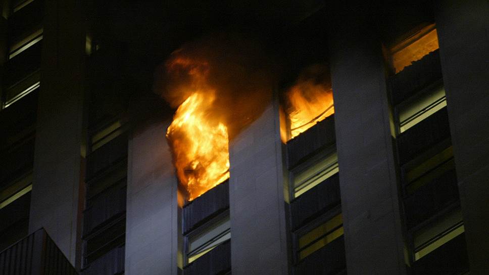 7 декабря 2004 года в Чикаго загорелось 45-этажное здание Национального банка. Пострадали 34 человека, среди них — 22 пожарных. Возгорание произошло на 29-м этаже из-за неисправной системы пожарной безопасности. При тушении пожара была задействована треть всего арсенала пожарной службы Чикаго
