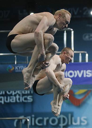 Прыгуны в воду Илья Захаров (слева) и Евгений Кузнецов 