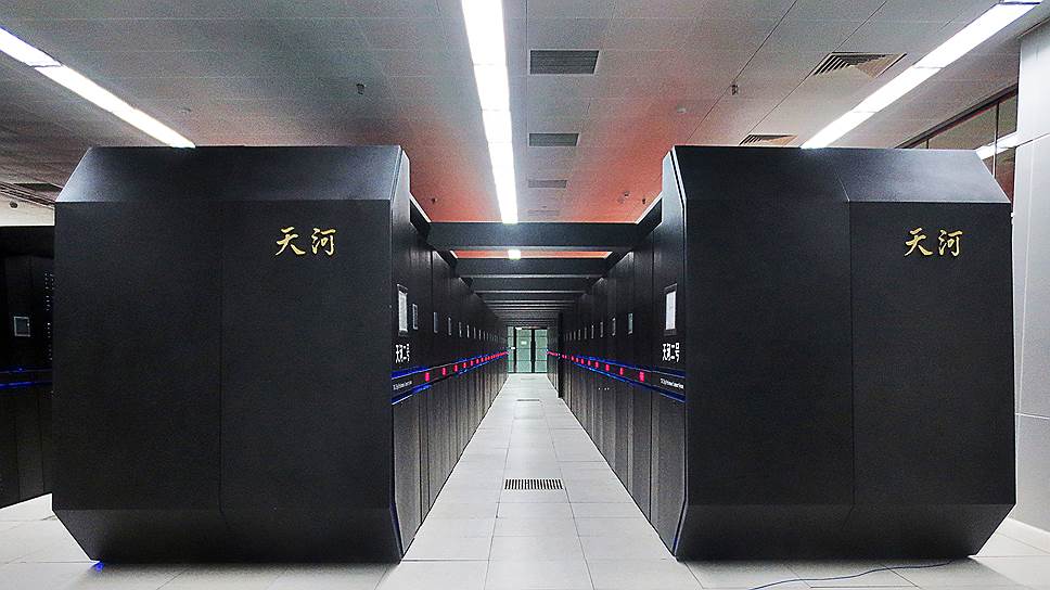 Tianhe-2 (MilkyWay-2), Китай &lt;br>
Производительность составляет 33,9 петафлопс. Всего в рейтинге присутствует 160 суперкомпьютеров из Китая
