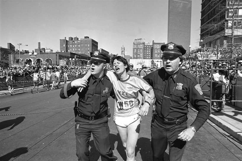 Рози Руис была признана победительницей женского забега на Бостонском марафоне 1980 года. Ее время — 2 часа 31 минута 56 секунд — стало рекордом дистанции в Бостоне. Однако зрители шоу заявили, что она проехала большую часть на метро и лишь за полмили до финиша вышла на дистанцию. Судьи признали факт мошенничества, и победу отдали Жаклин Гаро. Этот случай заставил организаторов марафонских забегов в обязательном порядке использовать чипы на дистанциях