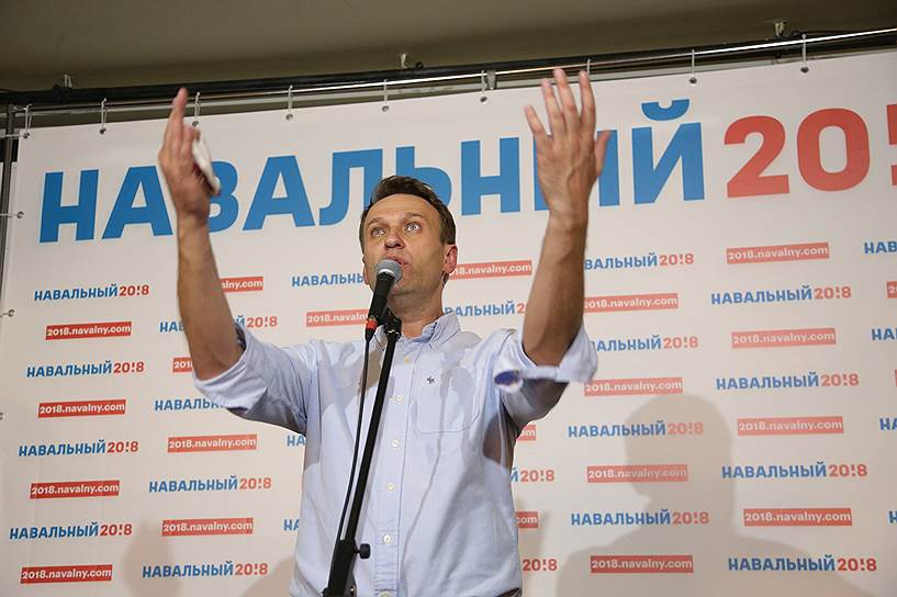 Политик Алексей Навальный смог вызвать волну протестных акций по всей России после публикации на своем канале в YouTube нескольких расследований о коррупции среди чиновников высшего ранга