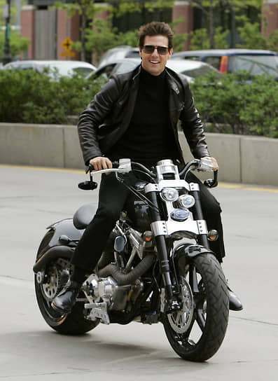 Том Круз является фанатом авто- и мотоспорта. В личном владении актера есть гоночный мотоцикл Vyrus 985C3 4V ручной сборки, стоимость которого превышает $100 тыс.