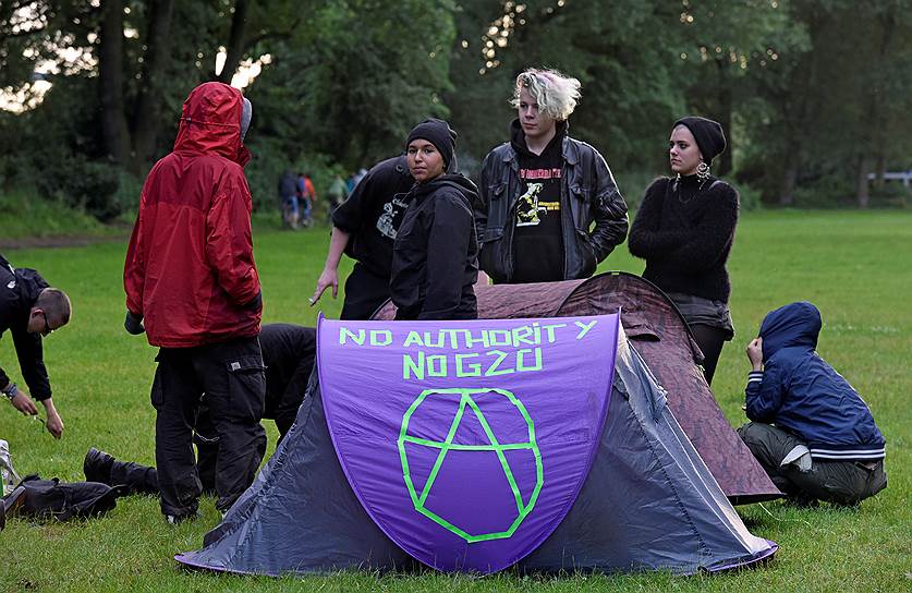 Протестующие разбили лагерь в городском парке