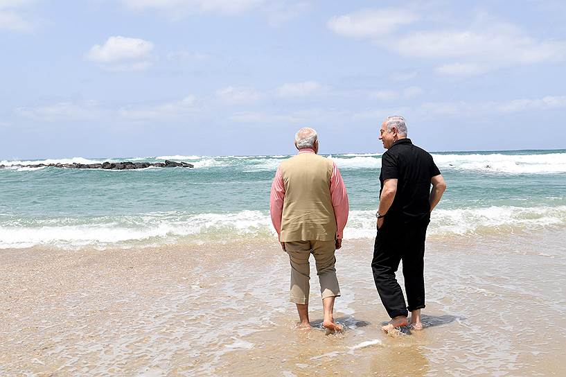 Премьер-министр Индии Нарендра Моди (слева) и израильский премьер Биньямином Нетаньяху