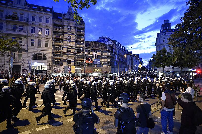 Полицейские патрулируют центральные районы города перед саммитом G20