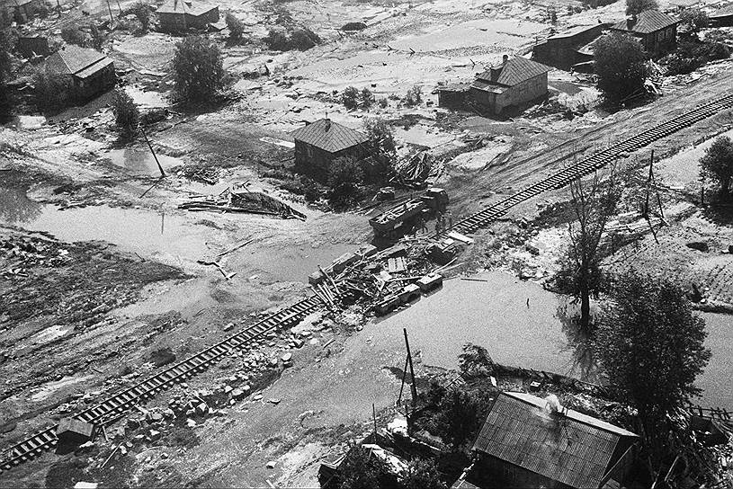 1 июня 1993. Прорыв плотины Баньцяо. Киселевское водохранилище прорыв плотины. Киселевское водохранилище 1993. Киселевское водохранилище прорыв плотины в 1993.