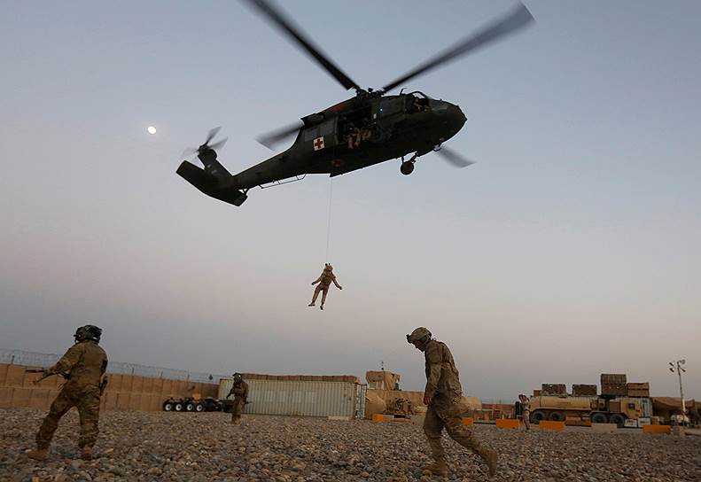 Гильменд, Исламская Республика Афганистан. Солдаты военно-морского флота участвуют в учениях 