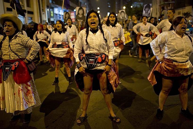 Липа, Перу. Демонстранты выступают против насильственной процедуры женского обрезания