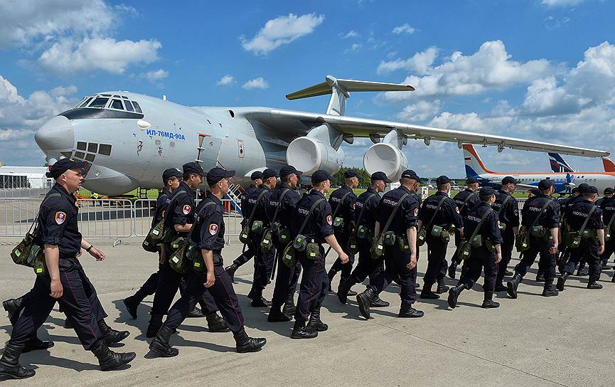 Самолет военно-транспортной авиации Ил-76МД-90А