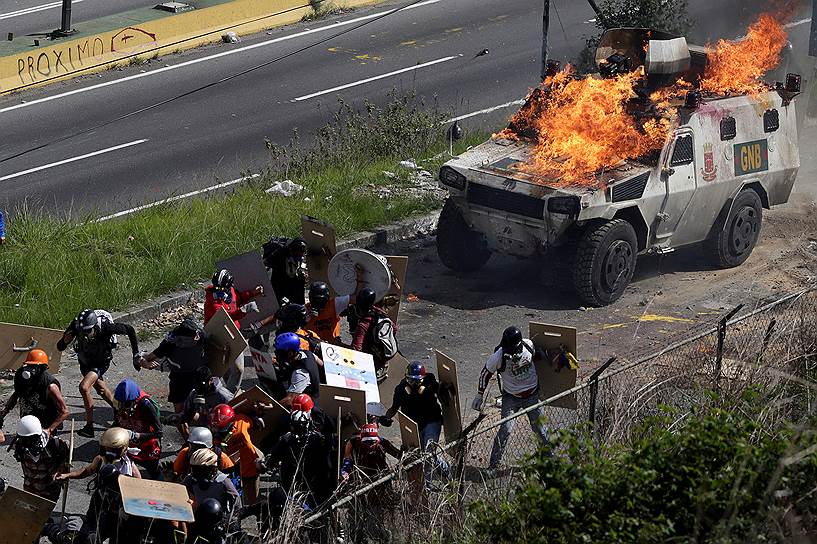 Каракас, Венесуэла. Столкновения на митинге противников президента Николаса Мадуро