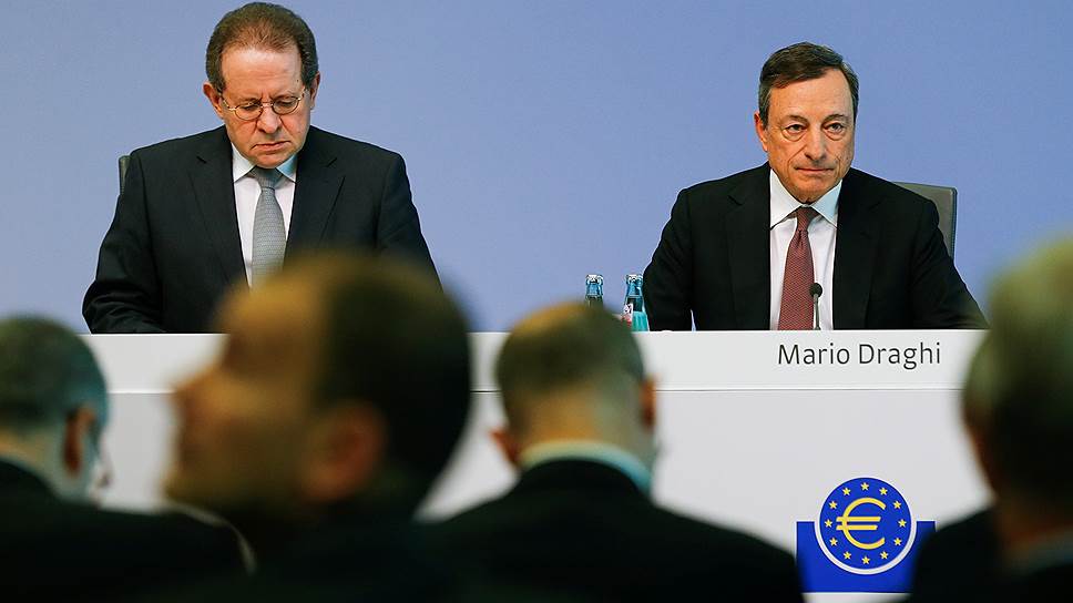 Президент ЕЦБ Марио Драги (справа) и вице-президент ЕЦБ Витор Констанцио