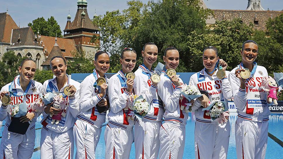 Синхронистки из России выиграли произвольную программу среди групп на чемпионате мира
