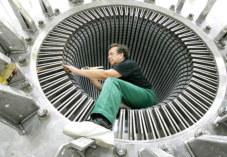 21 июля. Siemens приостановила поставки энергооборудования российским госкомпаниям, после того как выяснилось, что проданные концерном турбины оказались в Крыму