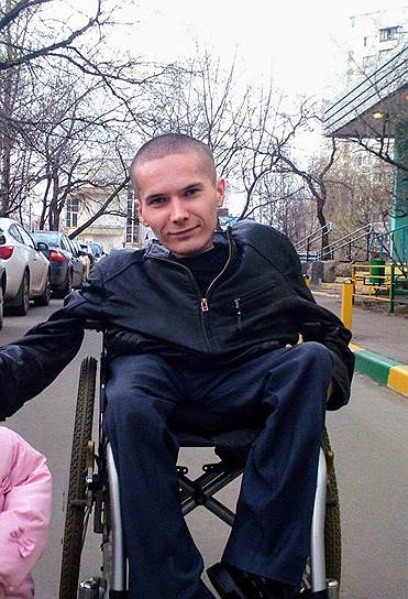 
19 июля. Суд освободил из-под стражи осужденного за разбой инвалида-колясочника Антона Мамаева
