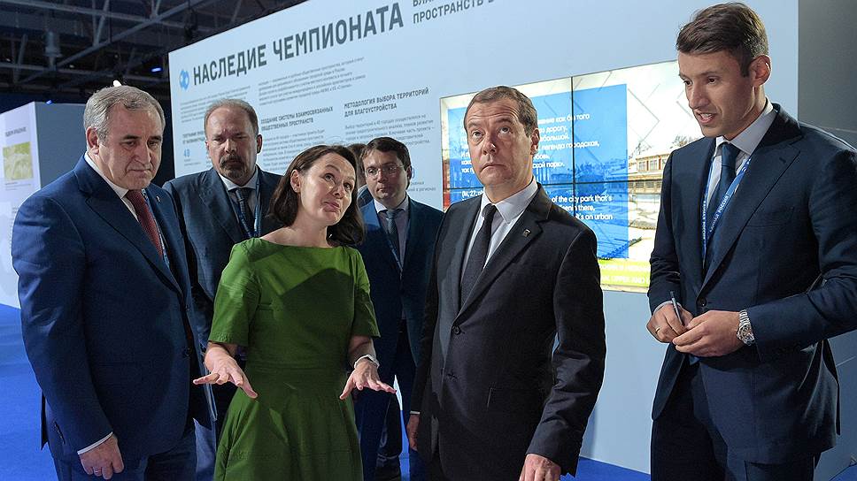 Как Дмитрий Медведев съездил с единороссами в Краснодар