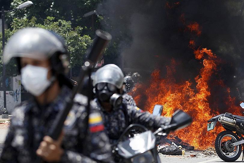 Стычки венесуэльской полиции с антиправительственными демонстрантами в Каракасе