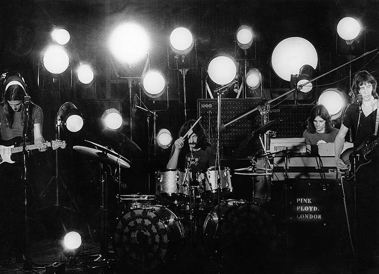 «The Piper at the Gates of Dawn» был благосклонно принят публикой и получил хвалебные отзывы. Издание Cash Box назвало альбом «изумительной коллекцией энергичных, новаторских рок-экспериментов», журналы Record Mirror и NME присвоили пластинке четыре из пяти звезд. Музыкант Пол Маккартни и бывший продюсер Pink Floyd Джо Бойд также высоко оценили пластинку