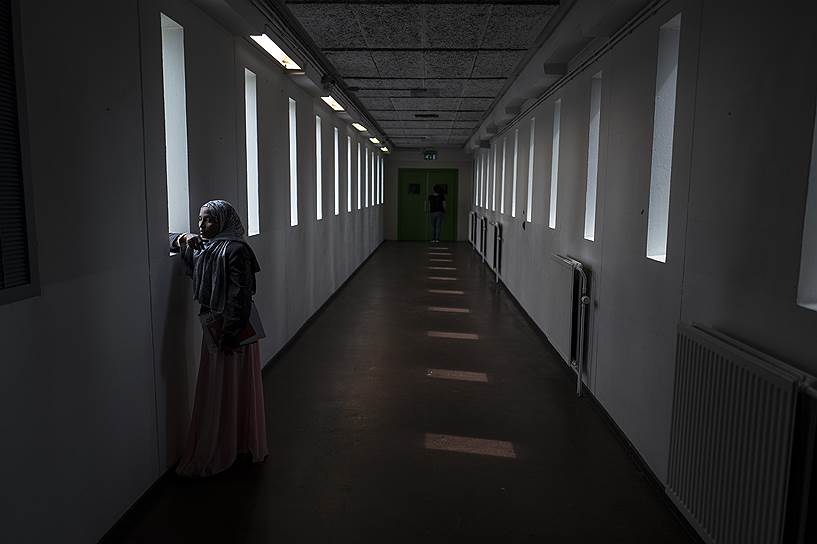 В настоящее время на территории бывшего тюремного комплекса на юго-востоке Амстердама «Бейлмербайес» проживает около 600 человек. Многие из них уже получили разрешение на пребывание в Нидерландах в и вскоре должны будут покинуть это место