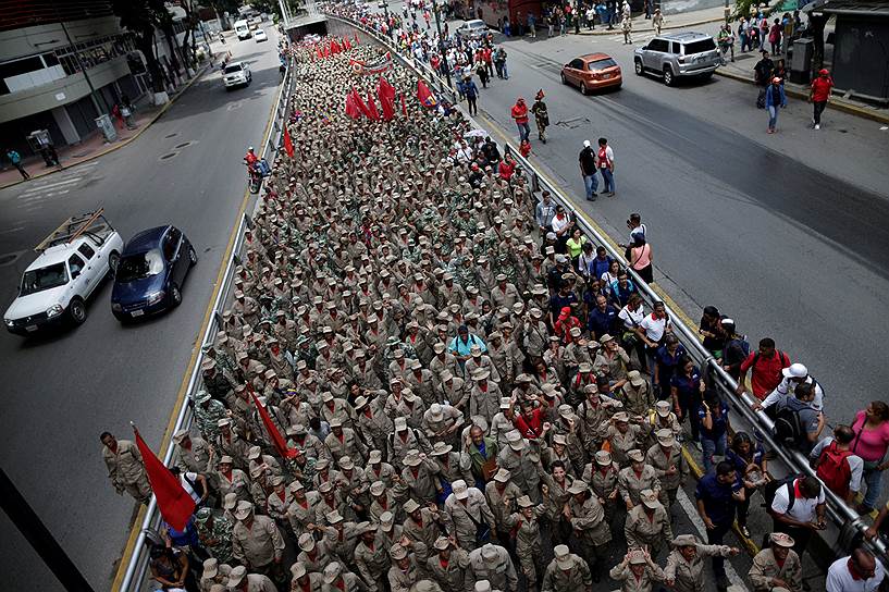 Каракас, Венесуэла. Митинг проправительственных сил против президента США Дональда Трампа