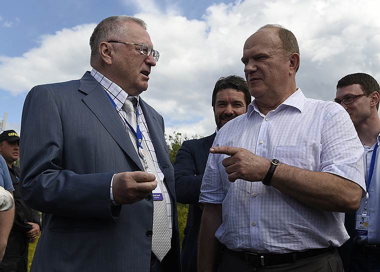 Председатель ЛДПР Владимир Жириновский (слева) и председатель КПРФ Геннадий Зюганов 