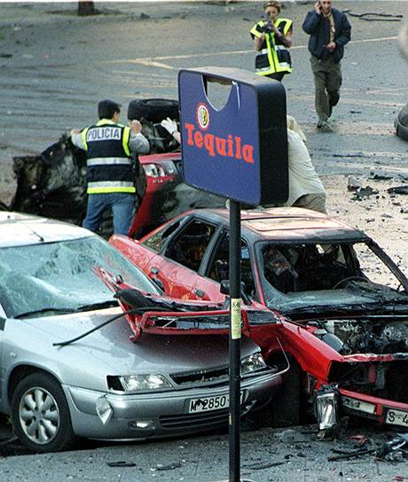 1 мая 2002 года в Мадриде члены баскской сепаратистской группировки ЭТА взорвали автомобиль у стадиона «Сантьяго Бернабеу». Теракт произошел за несколько часов до полуфинального матча Лиги чемпионов между «Реалом» и «Барселоной». Ранения получили девять человек