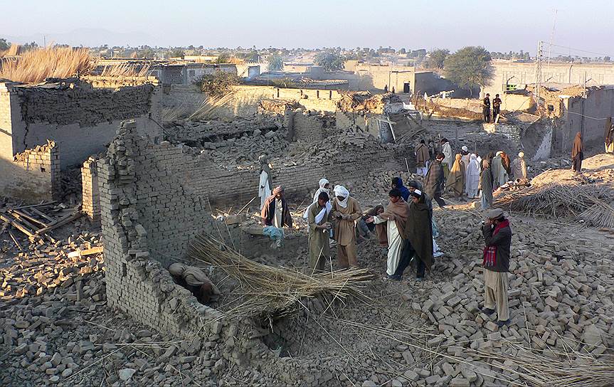 1 января 2010 года взрыв прогремел в пакистанском городе Лакки-Марват. Смертник на автомобиле подорвал себя на спортивной площадке во время волейбольного турнира. В результате взрыва погибли 95 человек, еще около 100 получили ранения. Ответственность за теракт взяла на себя радикальная группировка «Техрик Талибан-и-Пакистан»