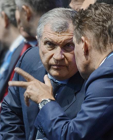 Глава &quot;Роснефти&quot; Игорь Сечин (слева) и председатель правления компании &quot;Газпром&quot; Алексей Миллер