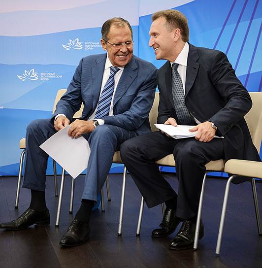 Министр иностранных дел России Сергей Лавров (слева) и первый заместитель председателя правительства России Игорь Шувалов 