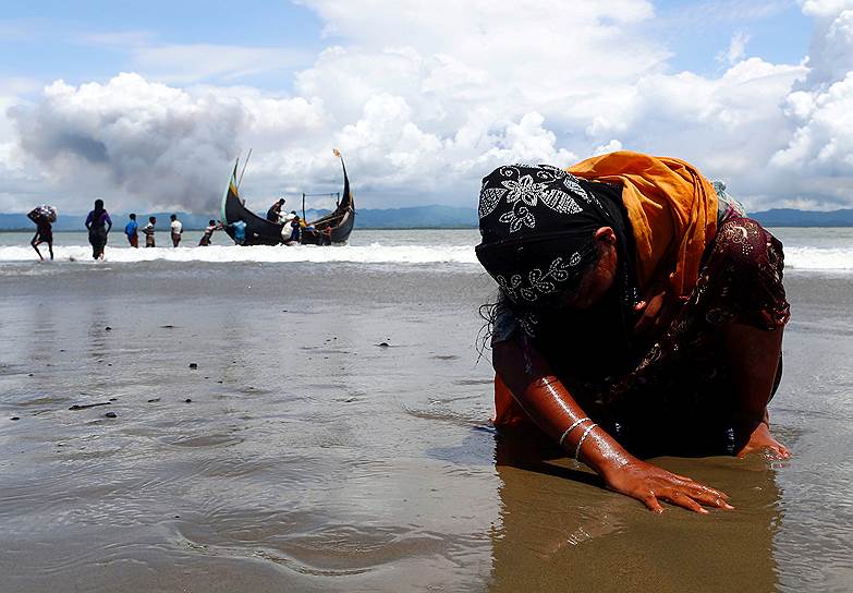 Шах Порир Двип, Бангладеш. Беженка-рохинджа после пересечения на лодке границы Мьянмы и Бангладеш 