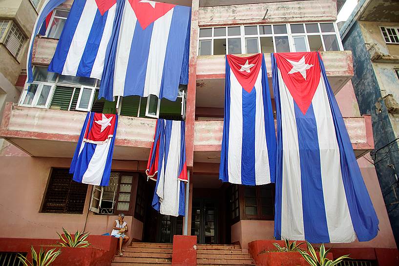 Гавана, Куба. Просушка национальных флагов после урагана «Ирма»