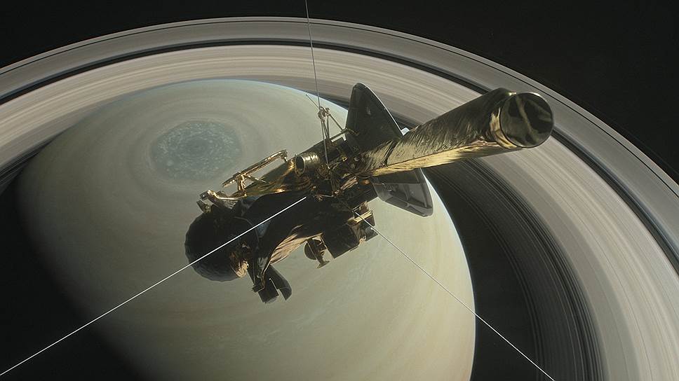 Автоматическая межпланетная станция (АМС) Cassini на фоне Сатурна