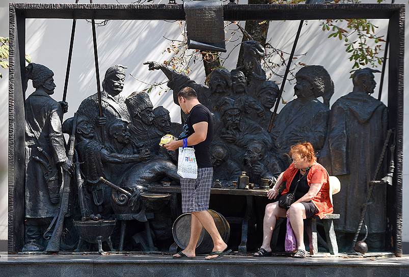 Памятник запорожским казакам, пишущим письмо турецкому султану, установлен в столице кубанского казачества