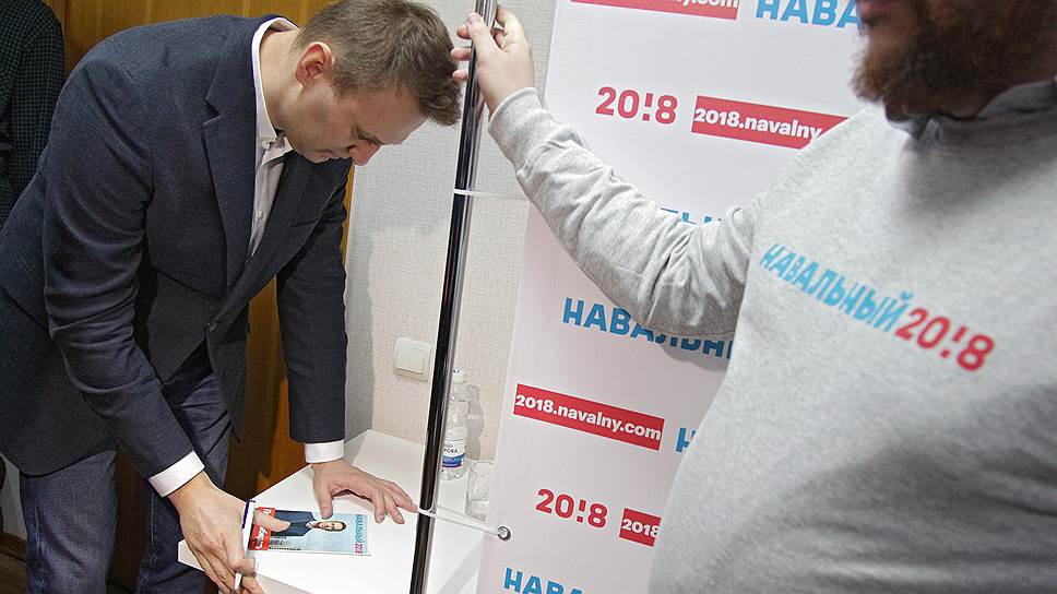 Ученика хотели выгнать из лицея за значок в поддержку Алексея Навального