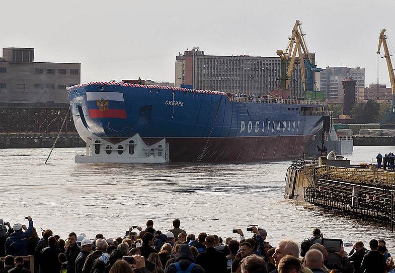 Санкт-Петербург, Россия. Церемония спуска на воду атомного ледокола «Сибирь» на Балтийском заводе